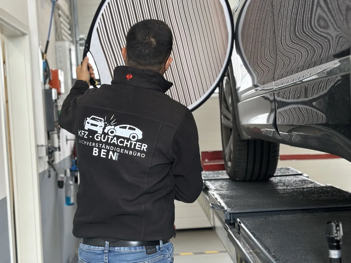 Beweissicherung am Fahrzeug mit Reflexionsboard